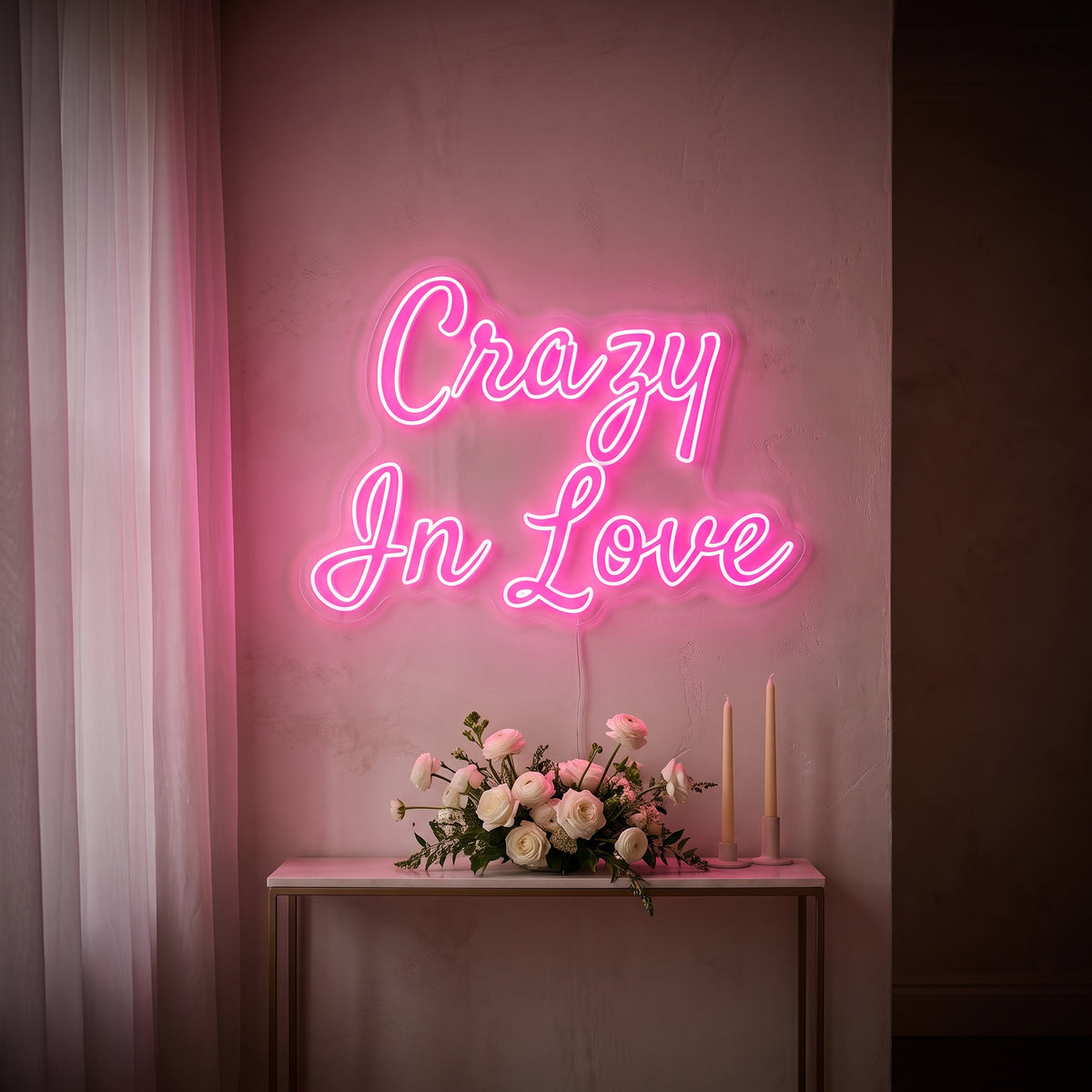 Néon LED Crazy In Love allumé en situation