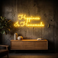Néon LED Happiness Is Homemade allumé en situation