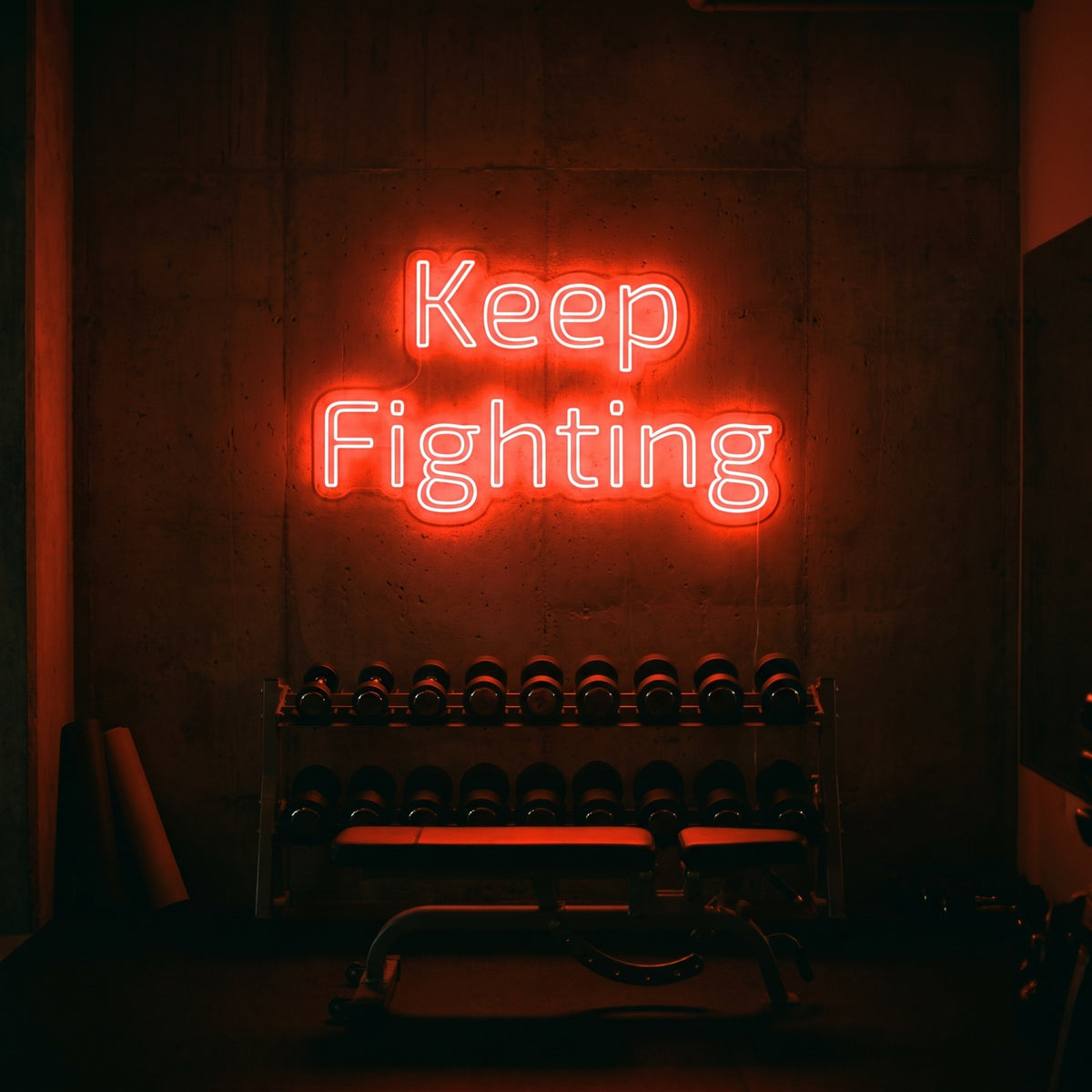 Néon LED Keep Fighting allumé en situation