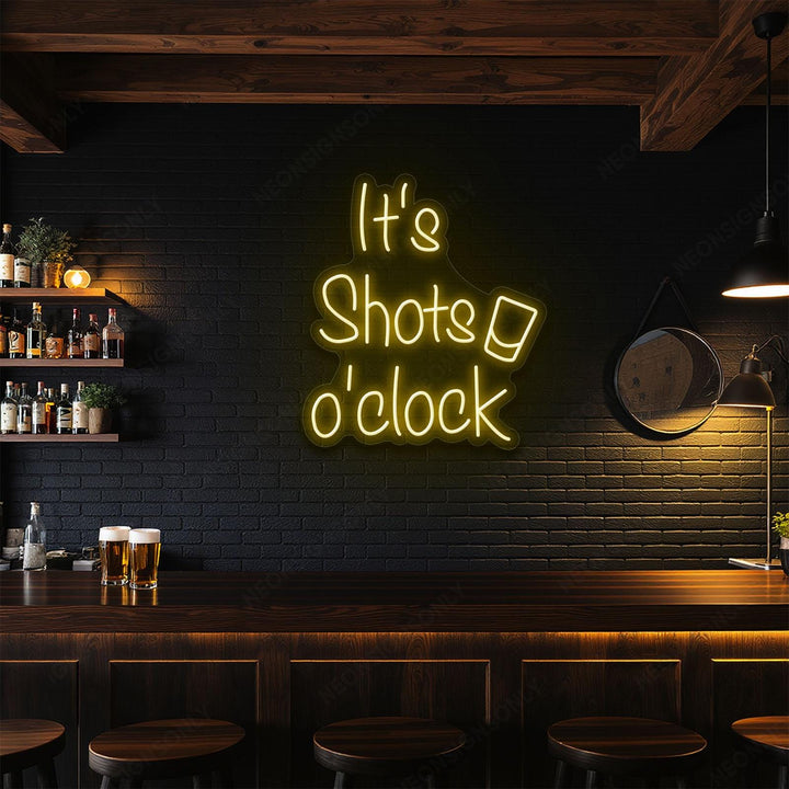 Enseigne néon LED It’s Shots O’Clock dans un bar