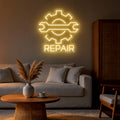 Enseigne néon LED Repair jaune dans un intérieur