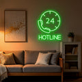 Enseigne néon LED 24h Hotline verte dans un salon