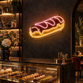 Néon Éclair NOCTANEON dans une pâtisserie sombre